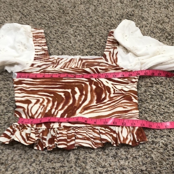 Love The Label Blouse Size Small Ivory Brown Zebra Eyelet Pattern - Picture 7 of 9